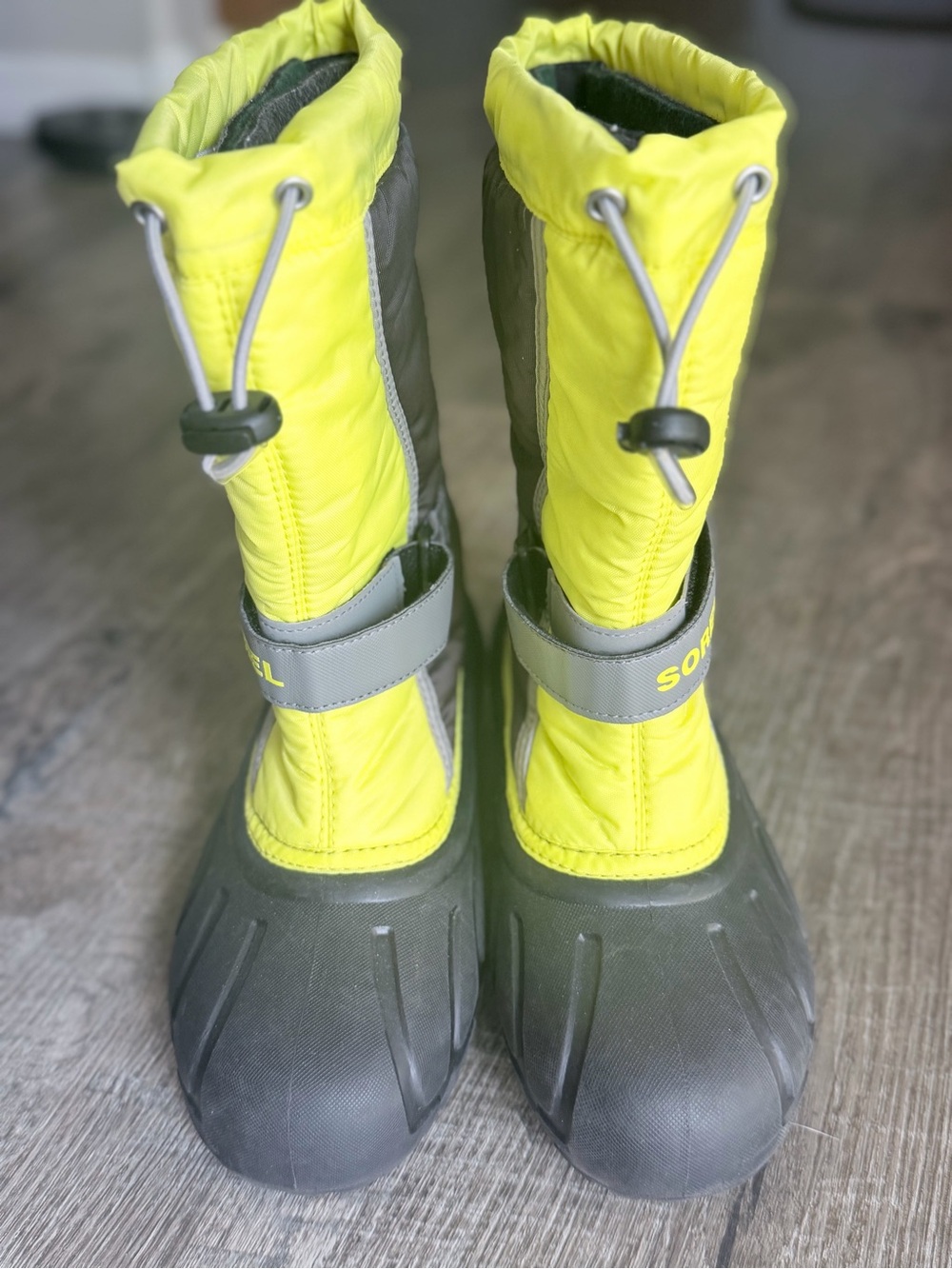 Sorel Youth Winter Boots Size 7 Waterproof Insulated Lime Gray Snow Boots